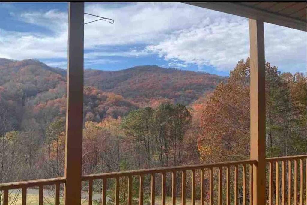 Condo With Stunning Mountain And 6Th Green Views Near Harrahs Cherokee Bryson City Whittier Bagian luar foto