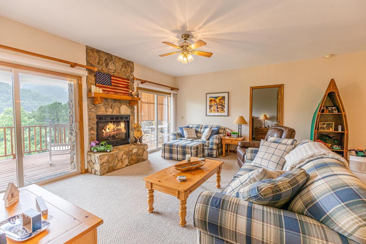 Condo With Stunning Mountain And 6Th Green Views Near Harrahs Cherokee Bryson City Whittier Bagian luar foto