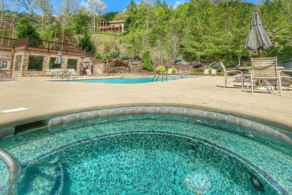 Condo With Stunning Mountain And 6Th Green Views Near Harrahs Cherokee Bryson City Whittier Bagian luar foto